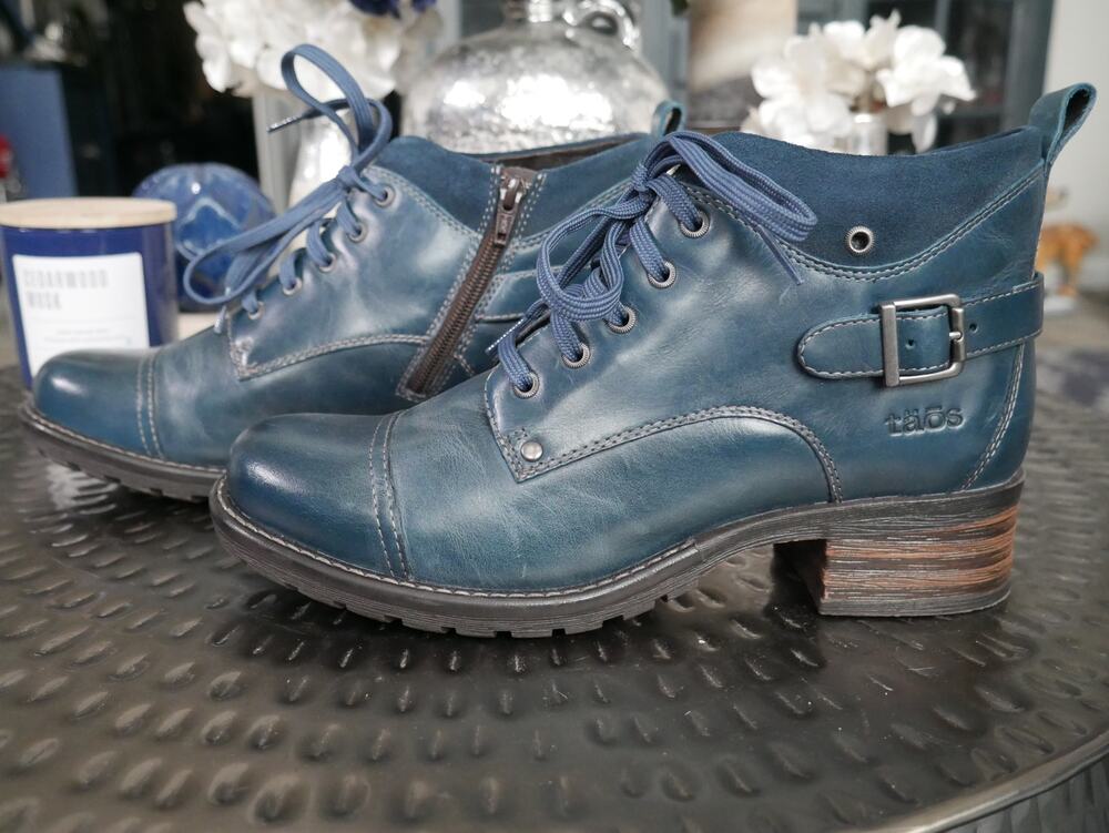 NEW Taos Mini Crave Boots RARE Teal Color! 41 9.5